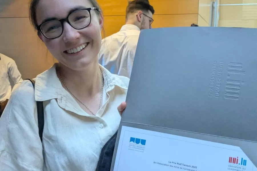 Dr Tara Trauthwein with her award